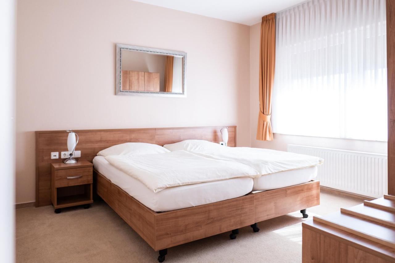Land-Gut-Hotel Restaurant Kreuz Meyer Stuhr Εξωτερικό φωτογραφία